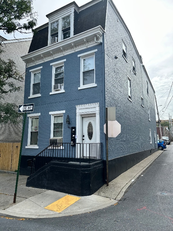 Building Photo - 822 Walnut St