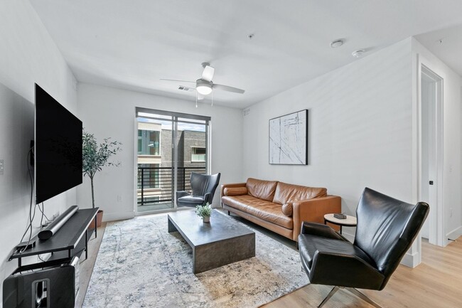 Building Photo - 1701 Simond Ave