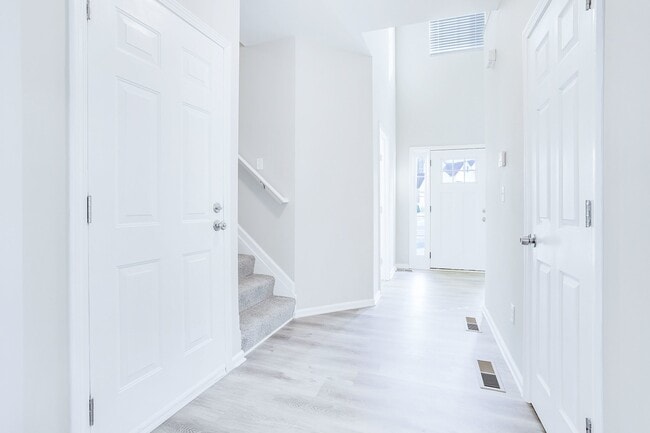 Building Photo - 7144 Stonebrook Cir