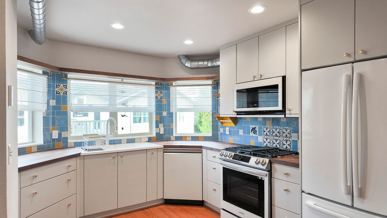 Photo - 11560 Stone Ave N (Seattle, WA)