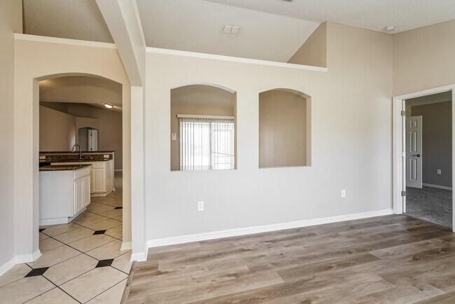 Foto del edificio - 2429 Ainsworth Ave