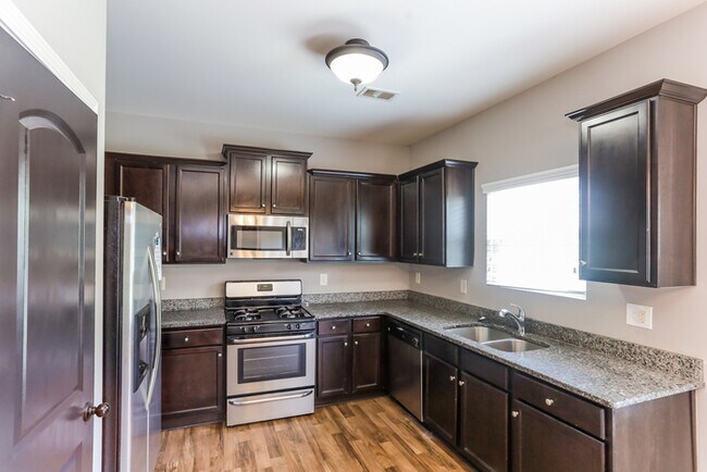 Foto del edificio - 1048 Regency Dr NW