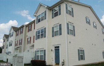Building Photo - 8221 Barrington Ct