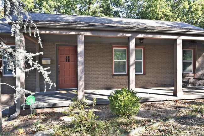 Foto del edificio - Remodeled bungalow in the heart of Mid-town