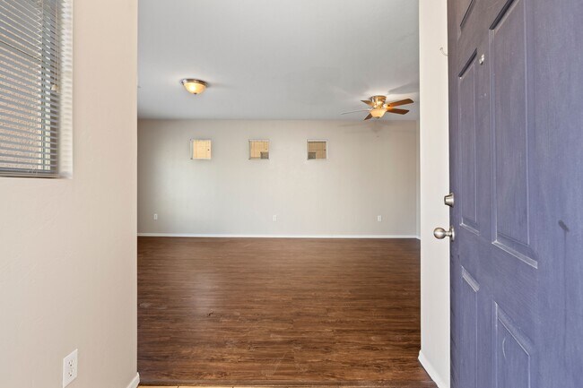 Building Photo - 6066 S Cedar Elm Ln