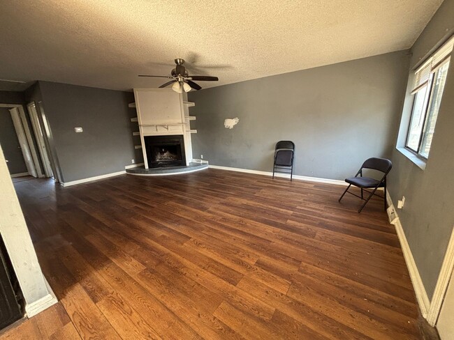 Foto del edificio - Powell Mill Rd