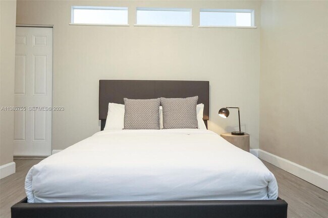 Foto del edificio - 2761 SW 33rd Ave