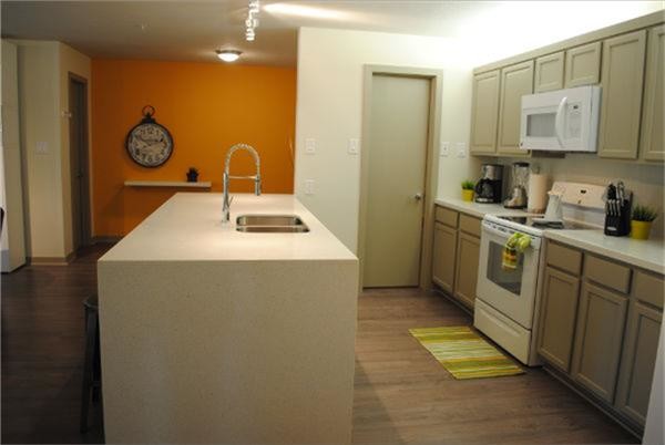 Building Photo - 8051 Bay Branch Dr