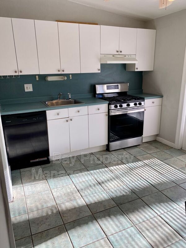 Building Photo - 4444 Baker St