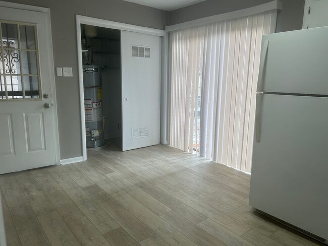 Foto del edificio - 405 Lindenhurst Dr