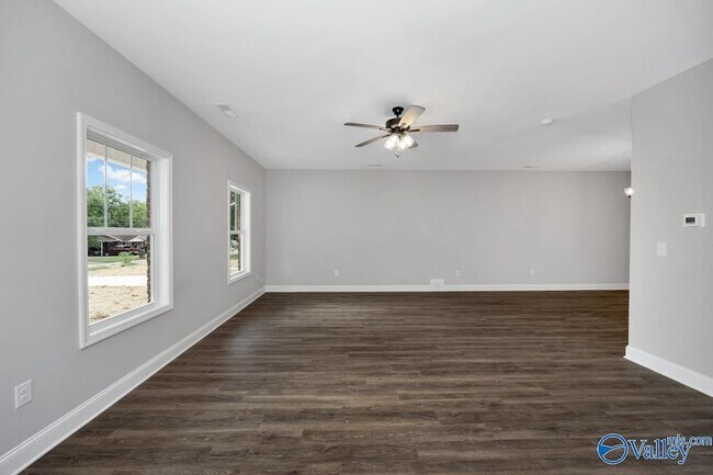 Foto del edificio - 1713 Golf Club Ln NW