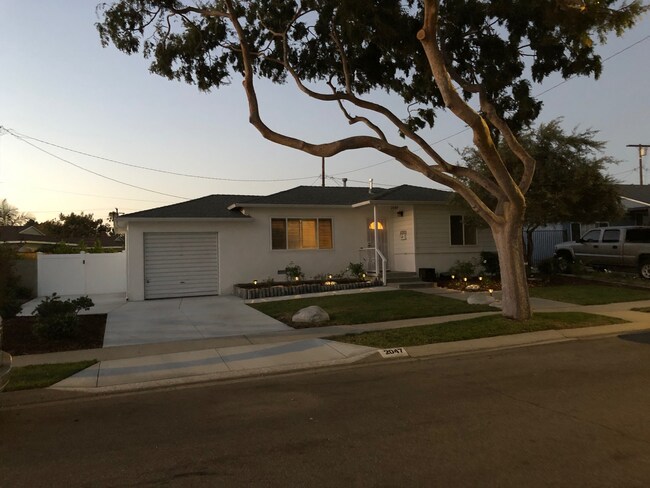 Gardener/water/sewer included - 2047 Kathy Way