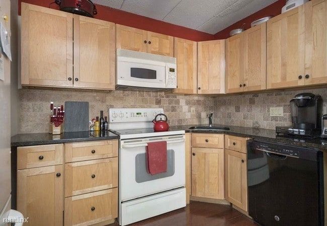 Building Photo - 761 E 6th St