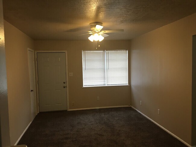 Foto del edificio - 2309 Knox Dr