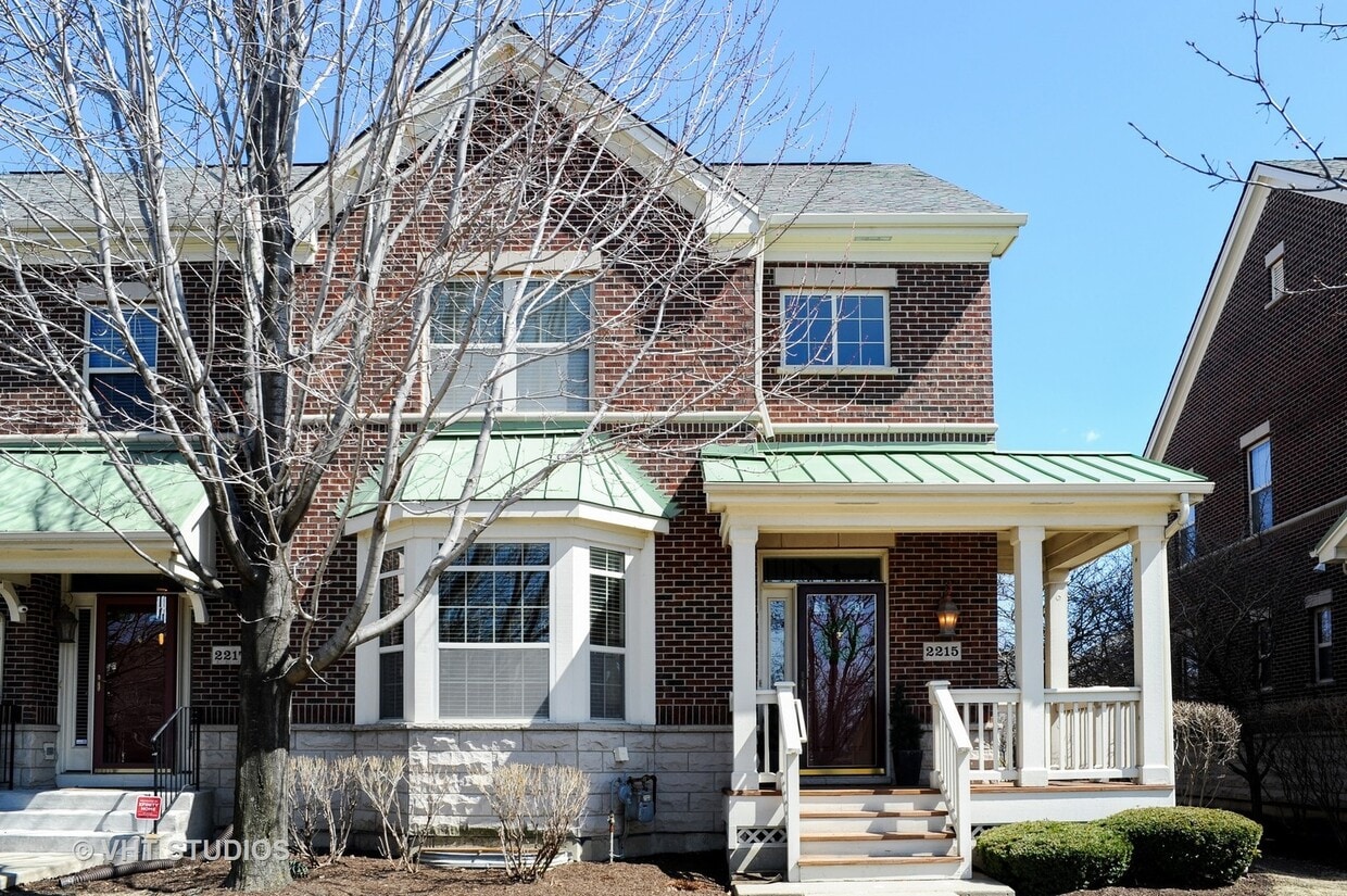 2215 Patriot Blvd, Glenview, IL 60026 Townhome Rentals in Glenview IL