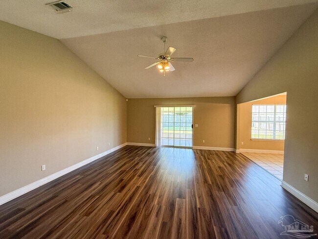 Foto del edificio - 1519 Sandcliff Dr