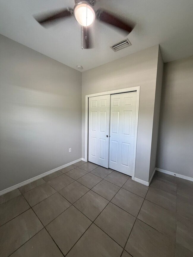 Foto del edificio - 2302 NE 6th St