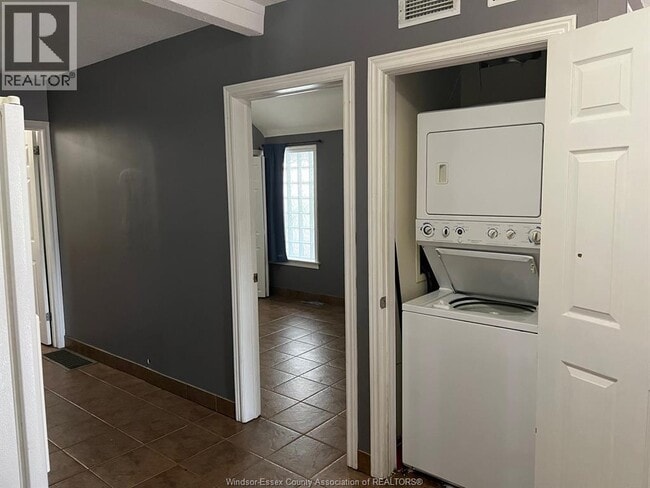 Photo du bâtiment - 16 Main St W