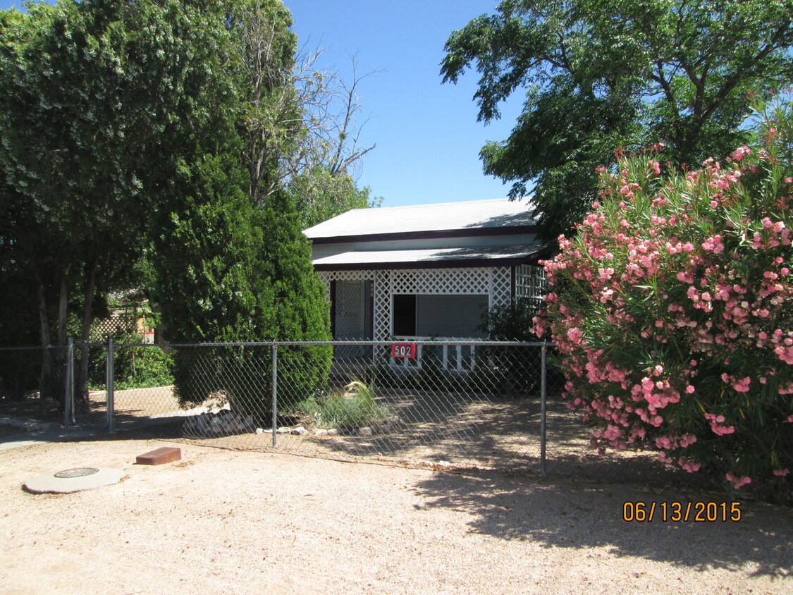 Foto principal - 1940's updated bungalow.