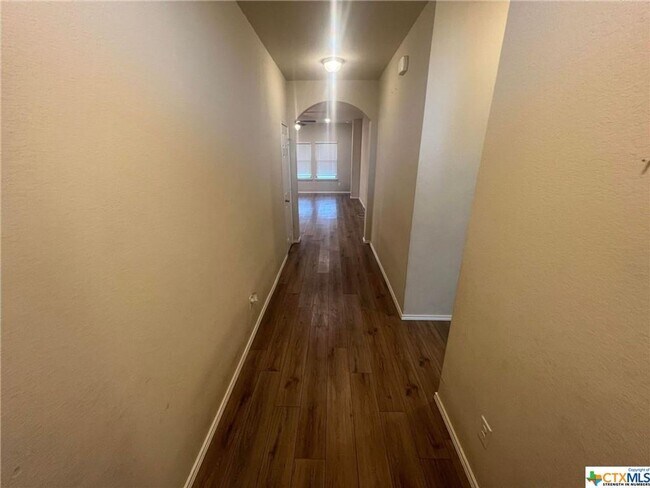Foto del edificio - Lovely 3 bed 2 bath coming soon!