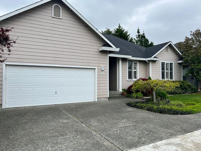 Building Photo - Spacious, Well-Appointed home in a Highly Desirable Location!