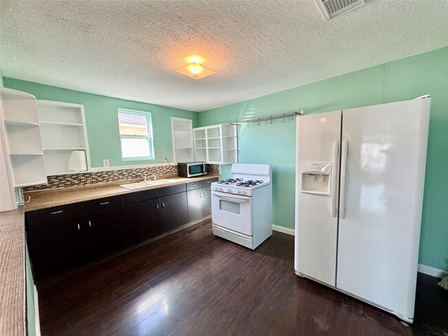 Building Photo - 3714 Avenue S 1/2