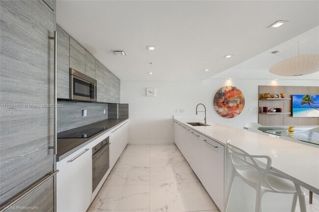 Building Photo - 400 Sunny Isles Blvd