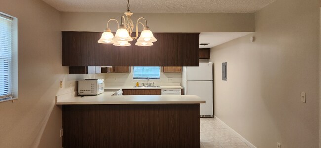 Foto del edificio - 1400 Tarpon Woods Blvd