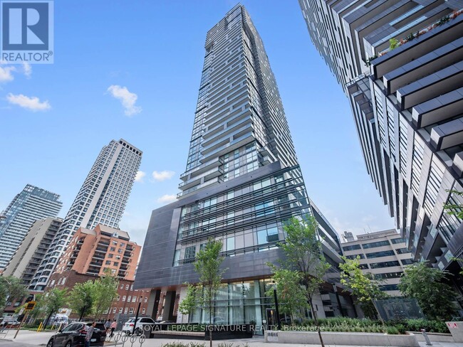 Building Photo - 39-1139 Roehampton Ave