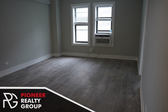 Building Photo - 501 W Belmont Ave
