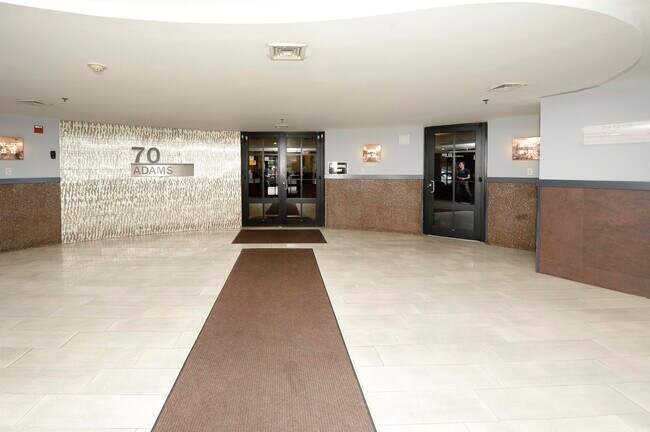 Foto del edificio - 70 Adams St