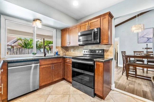 Photo - 1352 Wyndcliff Dr House