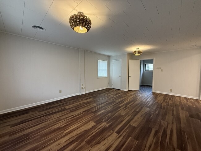 Building Photo - 211 E Park St