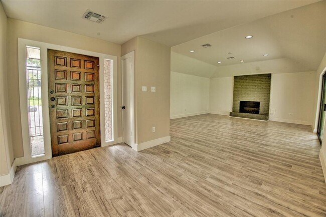 Foto del edificio - 15626 Whitewater Ln