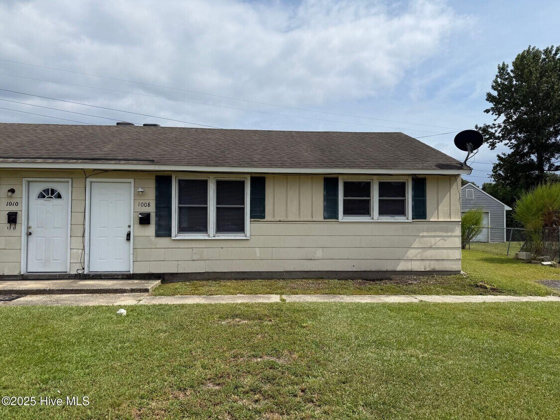 Foto principal - 1008 Davis St