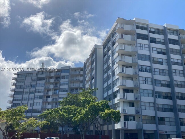 Building Photo - 1300 NE Miami Gardens Dr
