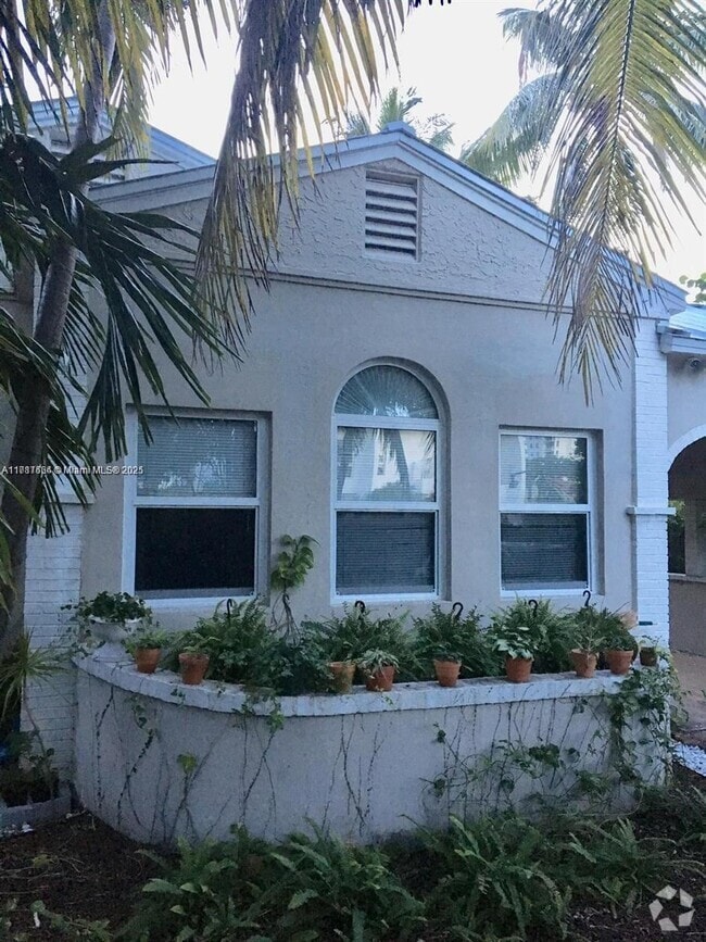 Building Photo - 2280 SW 16th Ct