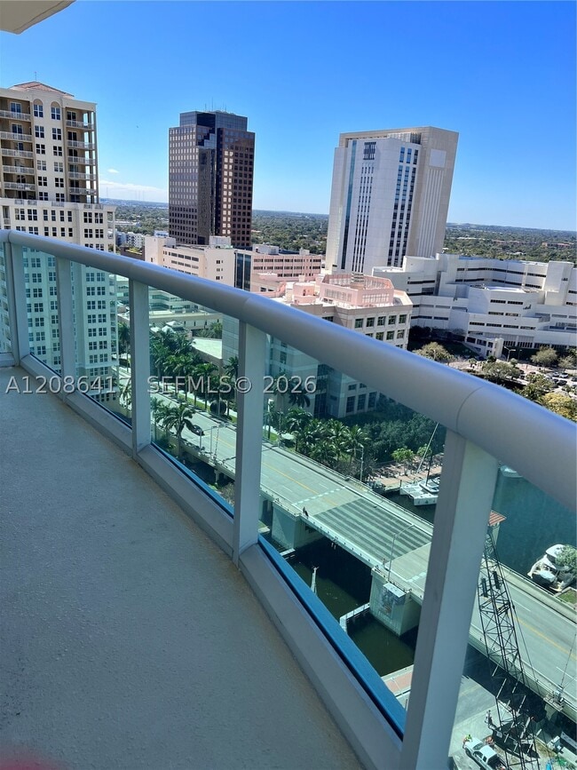 Foto del edificio - 347 N New River Dr E