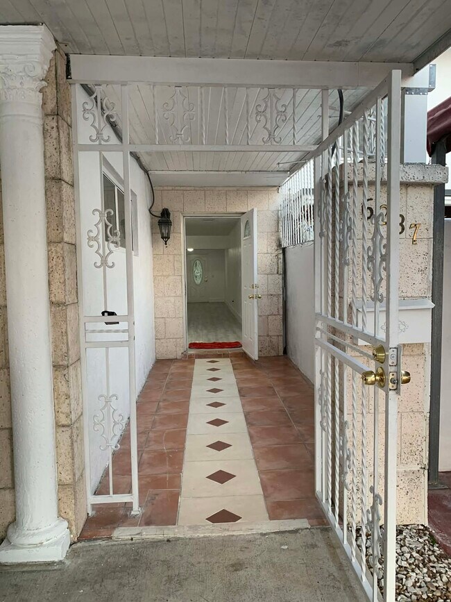 Foto del edificio - 6287 W 15th Ct