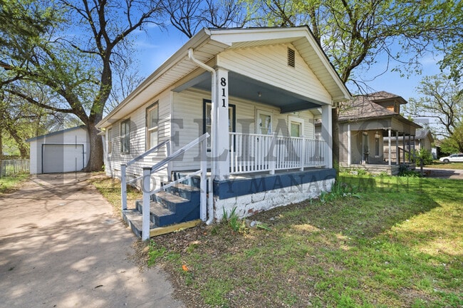 Building Photo - 811 S Hiram St