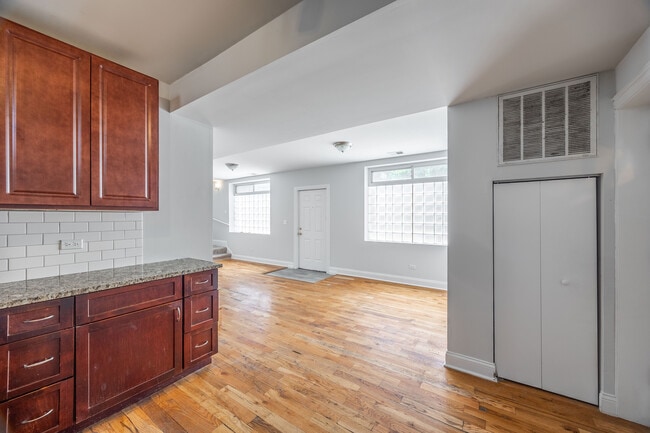 Building Photo - 1505 N Talman Ave