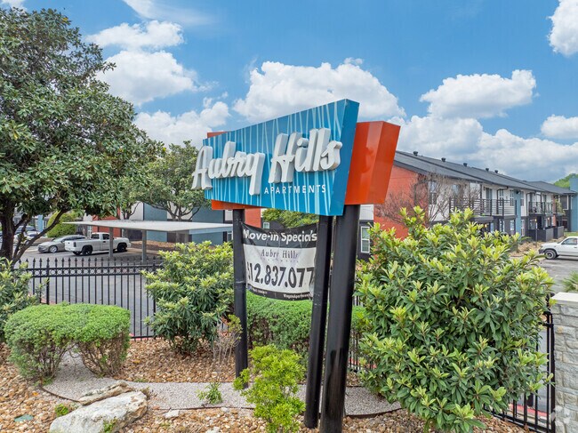 Señal de entrada - AUBRY HILLS APARTMENTS
