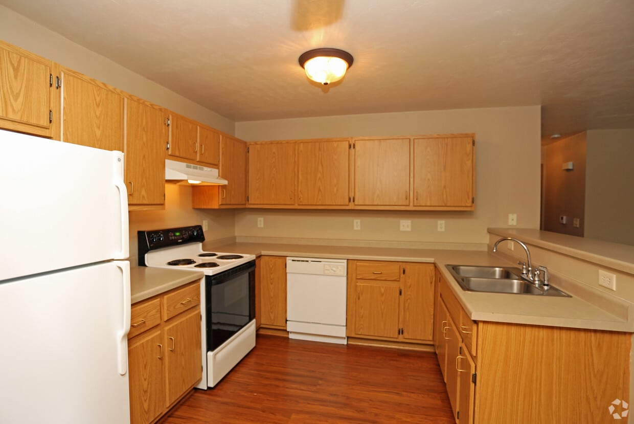 Charlotte Court Apartments Rentals in Antigo at 2413 Charlotte Ct Antigo, WI