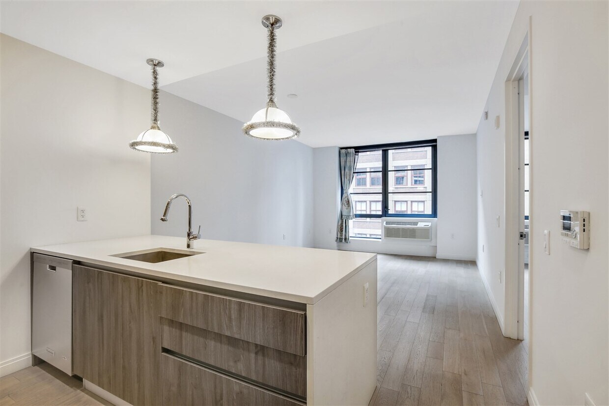 Primary Photo - 160 1st St