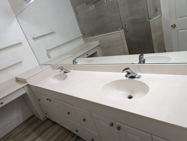 Foto del edificio - 330 SW 8th St