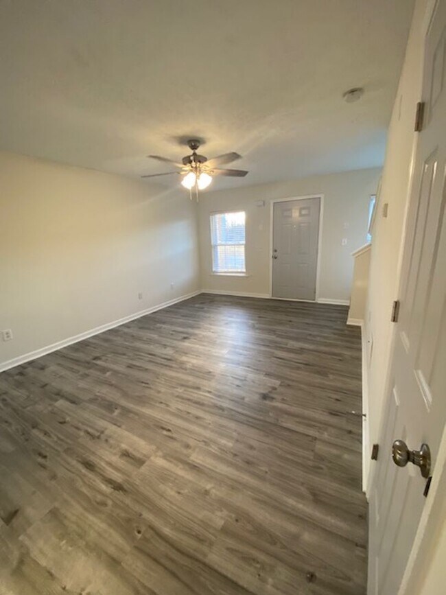 Foto del edificio - Great 2 Bedroom 2 1/2 Bath Townhouse in Smyrna!