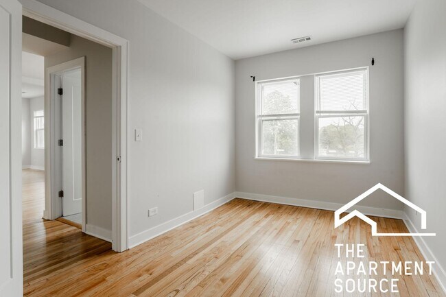Building Photo - 5610 N Western Ave