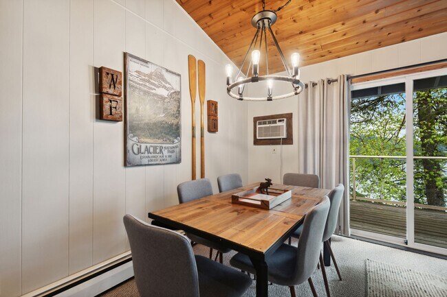 Foto del edificio - 1 bedroom, 1 bath Condo on Whitefish Lake