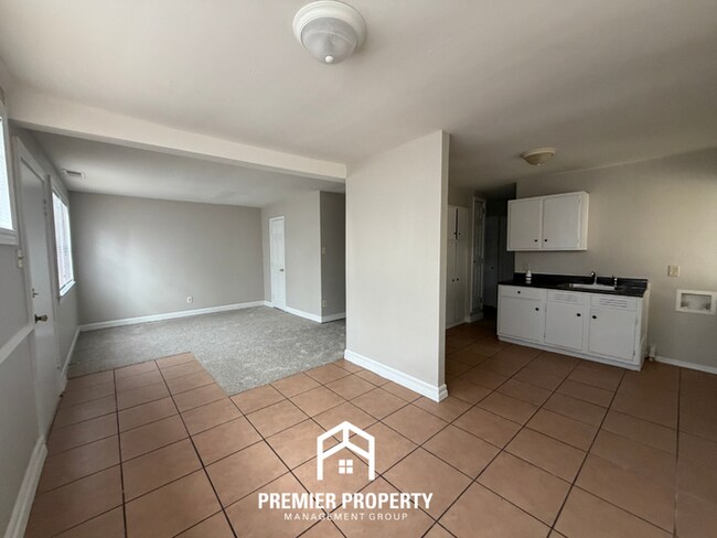 Foto del edificio - Cozy 3BR Memphis Home with Fenced Yard, Bright Living Space & Convenient Layout