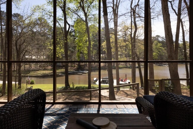 Building Photo - 1810 Parks Mill Dr